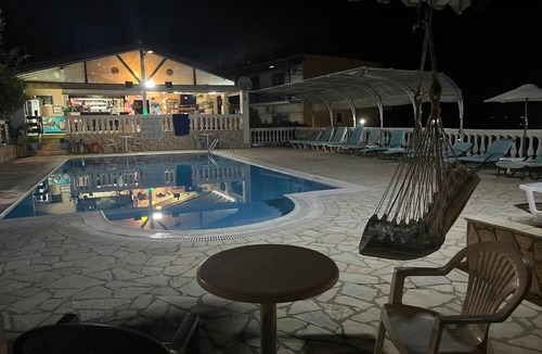 Dafnata Apartment | Apartment 'Andromaches Family Room with Balcony' with Sea View, Wi-Fi and Air Conditioning