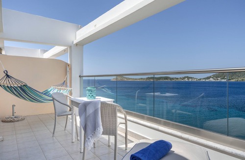 Mirties Apartment | Apartment 'Athena' with Sea View Terrace, Private Terrace, Wi-Fi and Air Conditioning