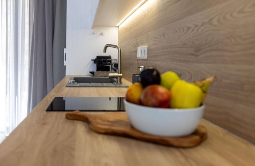 Glinado Apartment | Apartment 'Bonsai Luxury One-Bedroom House' with Mountain View, Wi-Fi and Air Conditioning