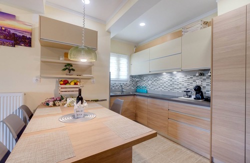 Dafnata Apartment | Apartment 'Casa D'Irene' with Mountain View, Wi-Fi and Air Conditioning