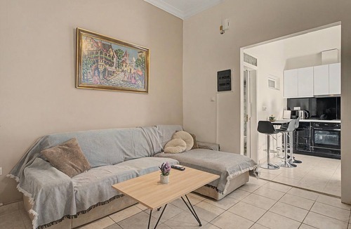 Attiki Apartment | Apartment 'Colonus' with Shared Terrace, Wi-Fi and Air Conditioning