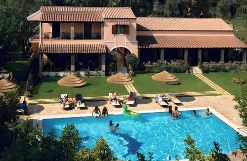 Tzavros Apartment | Apartment 'Corfu Club Standard 2' with Shared Pool, Wi-Fi and Air Conditioning