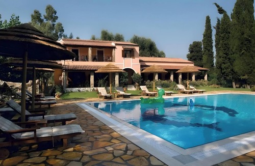 Tzavros Apartment | Apartment 'Corfu Club Standard 3' with Shared Pool, Wi-Fi and Air Conditioning