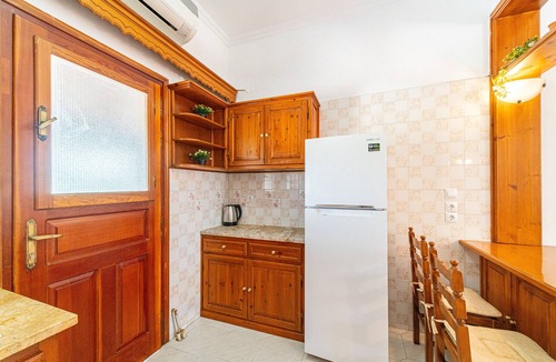 Lefkimmi Apartment | Apartment 'Corfu' with Shared Garden, Wi-Fi and Air Conditioning