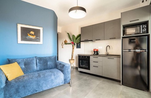 Episkopos Apartment | Apartment 'Danai Luxury Suite' with Balcony, Wi-Fi and Air Conditioning