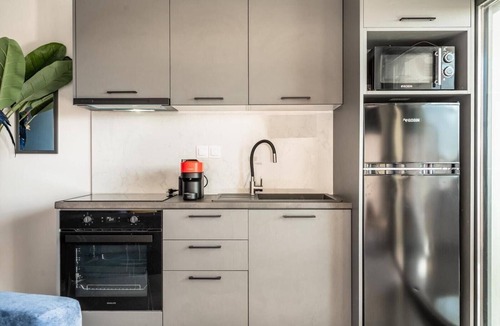 Episkopos Apartment | Apartment 'Danai Luxury Suite' with Balcony, Wi-Fi and Air Conditioning