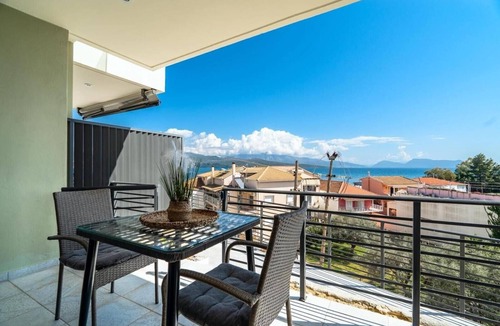 Episkopos Apartment | Apartment 'Danai Luxury Suite' with Balcony, Wi-Fi and Air Conditioning