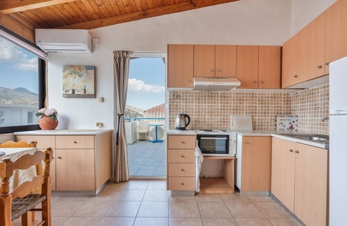 Myrtos Apartment | Apartment 'Deluxe Terrace No 6' with Mountain View, Wi-Fi and Air Conditioning