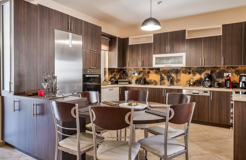 Aigio Apartment | Apartment 'Family Home' with Sea View, Wi-Fi and Air Conditioning