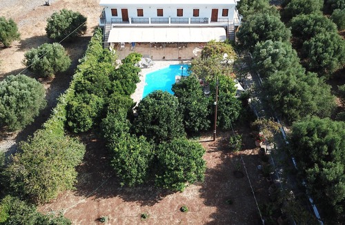 Kounelion Villa | APARTMENT family friendly - Swimming Pool - large garden with sofas.