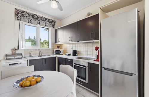 Alepou Apartment | Apartment 'Fox's Sunshine' with Balcony, Wi-Fi and Air Conditioning