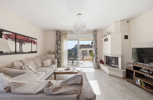 Alepou Apartment | Apartment 'Fox's Sunshine' with Balcony, Wi-Fi and Air Conditioning