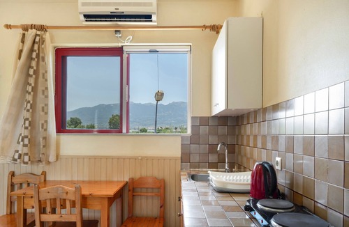 Tingaki Apartment | Apartment 'Golden Sun Two-bedroom Apt 3' with Sea View, Shared Pool and Wi-Fi