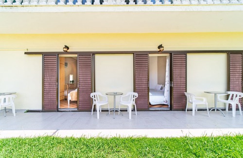 Marathias House | Apartment In A Hotel 'Family Studio Marathias ' with Shared Terrace, Wi-Fi and Air Conditioning