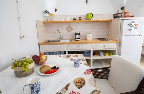 Finikia Apartment | Apartment in A Hotel 'Honeymoon in Finikia - Oi' with Wi-Fi and Air Conditioning