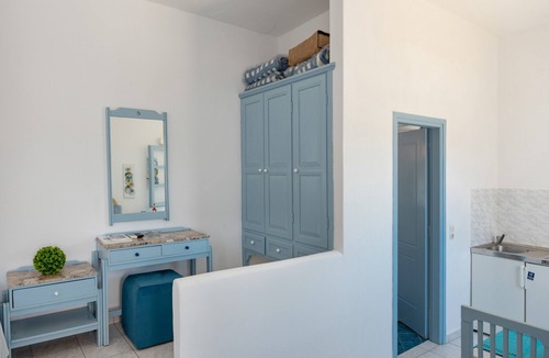 Grikos House | Apartment In A Hotel "Pico Bello Patmos 16" with Private Terrace, Shared Garden & Wi-Fi