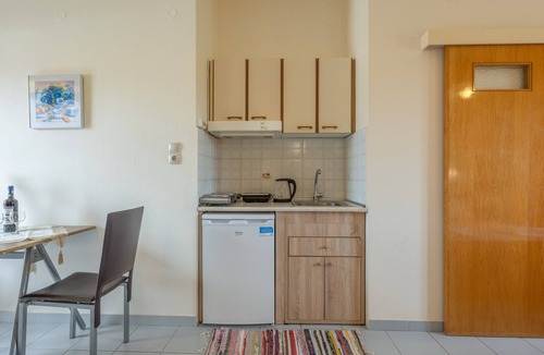 Kato Gouves Apartment | Apartment In A Hotel "Rania Studio No 8" with Sea View, Shared Terrace & Wi-Fi