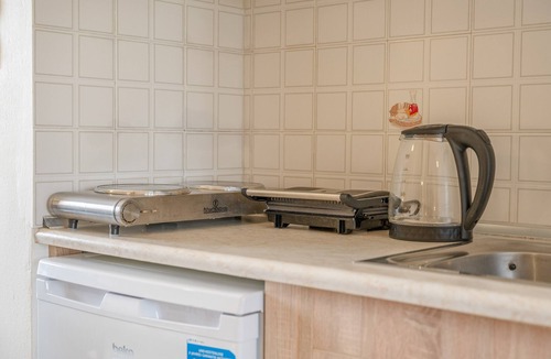 Kato Gouves Apartment | Apartment In A Hotel "Rania Studio No 8" with Sea View, Shared Terrace & Wi-Fi