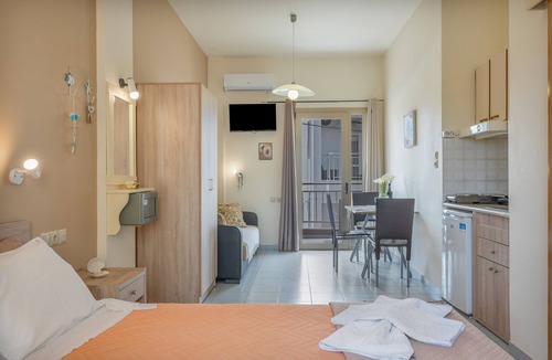 Kato Gouves Apartment | Apartment In A Hotel "Rania Studio No 8" with Sea View, Shared Terrace & Wi-Fi