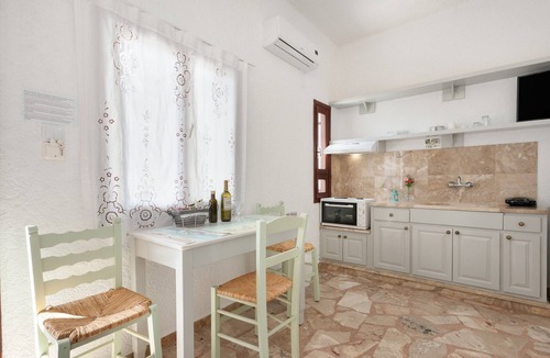 Ferma Apartment | Apartment In A Hotel 'with Garden View-Creta' with Mountain View, Wi-Fi and Air Conditioning