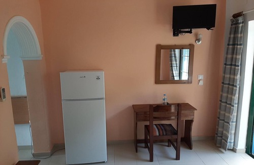 Dafnata Apartment | Apartment in Mpenitses with Sea View & Pool