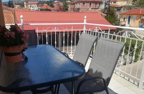 Faraklata Apartment | Apartment "Kantouni maisonette view" with sea view, terrace & Wi-Fi