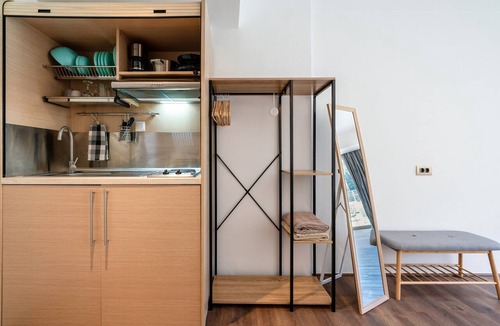 Archangelos Apartment | Apartment 'Mb Luxury Suites Charaki No 6' with Private Pool, Wi-Fi and Air Conditioning