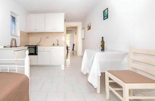 Kefalos Apartment | Apartment 'No 3' with Sea View, Wi-Fi and Air Conditioning