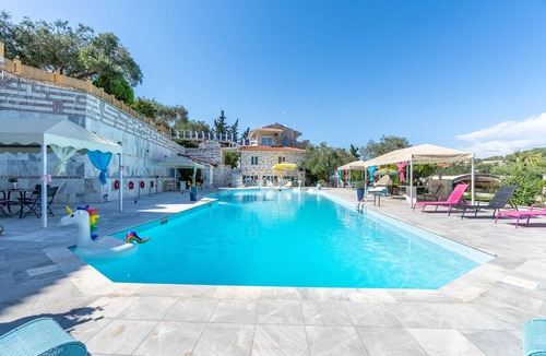Gaios Apartment | Apartment 'Paco's Resort Family Villa 14' with Sea View, Wi-Fi and Air Conditioning