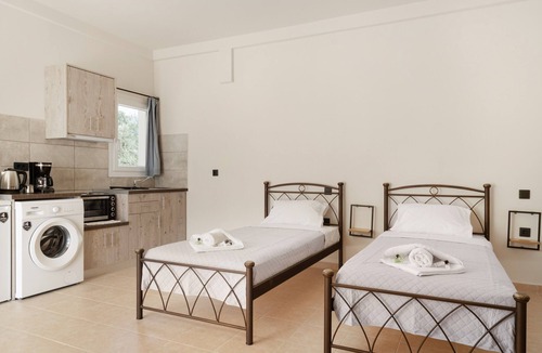 Sarlata Apartment | Apartment 'Panagis 2' with Mountain View, Wi-Fi and Air Conditioning