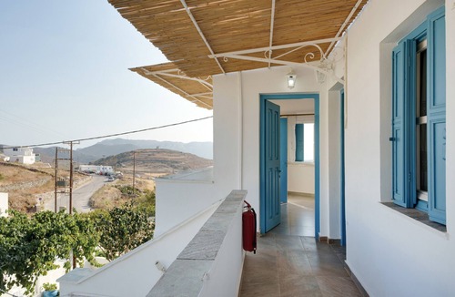 Amorgos Apartment | Apartment 'Politimi's Studio N4' with Mountain View, Wi-Fi and Air Conditioning