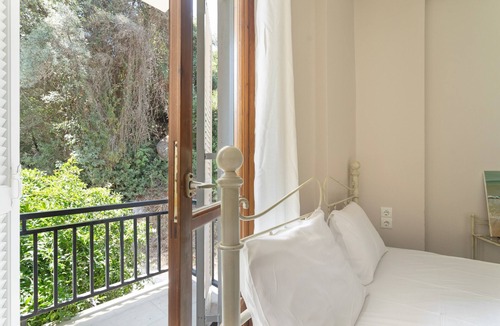 Episkopos Apartment | Apartment 'Quadruple 4' with Sea View, Wi-Fi and Air Conditioning