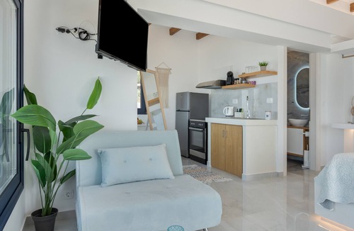 Mirties Apartment | Apartment 'Regina 2' with Sea View, Wi-Fi and Air Conditioning