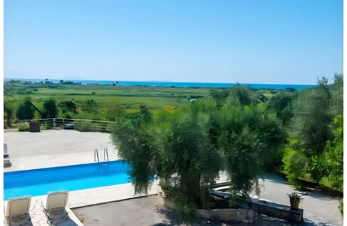 Peroulion Apartment | Apartment 'Siorra Angelina Villa' with Private Pool, Wi-Fi and Air Conditioning