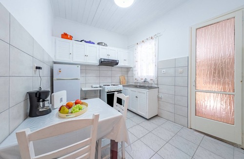 Limni Apartment | Apartment 'Spiaggia Bianca' with Sea View, Wi-Fi and Air Conditioning
