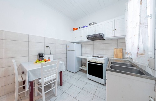 Limni Apartment | Apartment 'Spiaggia Bianca' with Sea View, Wi-Fi and Air Conditioning