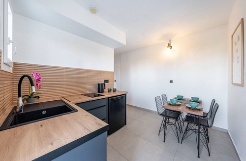 Kavos Apartment | Apartment 'Superior Aparment Type A' with Private Terrace, Wi-Fi and Air Conditioning