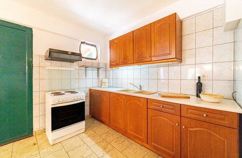 Agios Spyridon Corfu Apartment | Apartment 'Tanjas' with Private Garden, Balcony and Wi-Fi