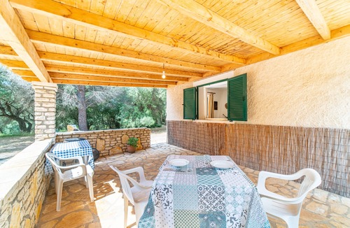 Agios Spyridon Corfu Apartment | Apartment 'Tanjas' with Private Garden, Balcony and Wi-Fi
