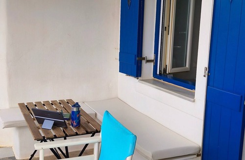 Logaras Apartment | Apartment 'The Icarian Double Room' with Sea View, Wi-Fi and Air Conditioning