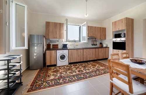 Dafnata Apartment | Apartment 'The White House in Mesoggi' with Mountain View, Wi-Fi and Air Conditioning