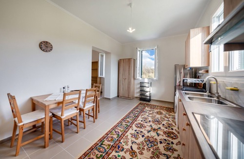 Dafnata Apartment | Apartment 'The White House in Mesoggi' with Mountain View, Wi-Fi and Air Conditioning