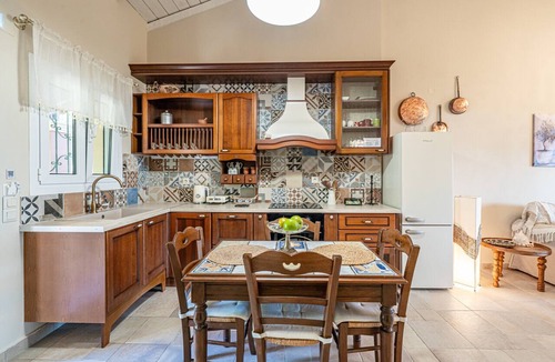 Kato Korakiana Apartment | Apartment 'Villa Boho' with Sea View and Shared Garden