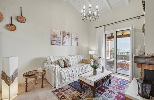 Kato Korakiana Apartment | Apartment 'Villa Boho' with Sea View and Shared Garden