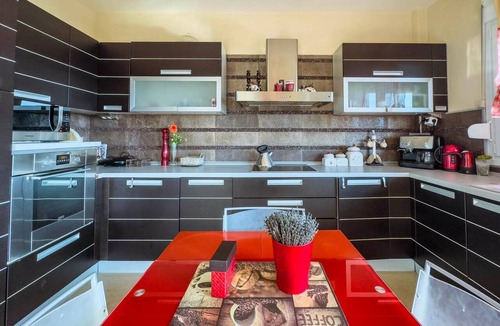 Neraida Apartment | Apartment 'Villa Neraida - Panoramic Lake View' with Lake View, Wi-Fi and Air Conditioning