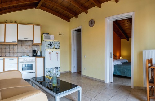 Alepou Apartment | Apartment with 2 Big Sunny Verandas