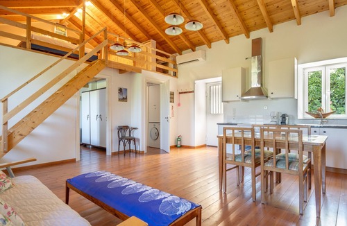 Marantochori Apartment | Apartment 'Zoe' with Mountain View, Wi-Fi and Air Conditioning