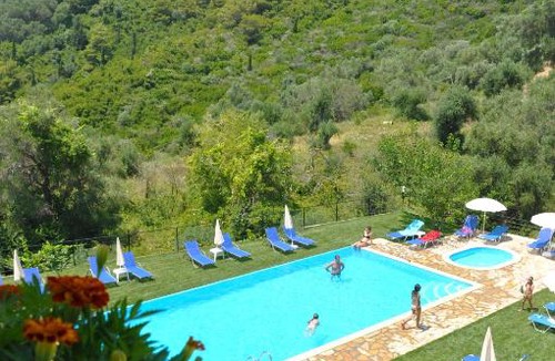 Sinarades Apartment | Apartments with pool Adonis