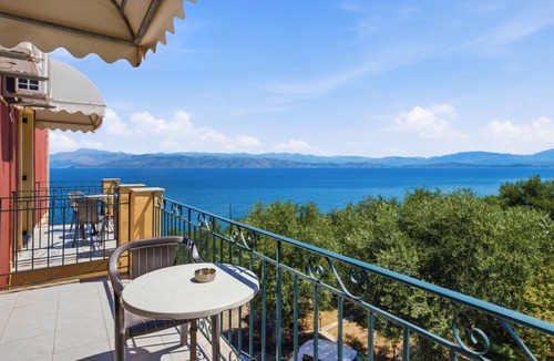 Apraos Apartment | Apraos Bay Hotel Room 4 Studio with Sea View, Wi-Fi and Air Conditioning