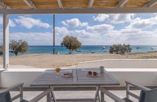Milos Bed & Breakfast | Aqua Bay Beachfront Studios Agia Kyriaki Beach, Milos